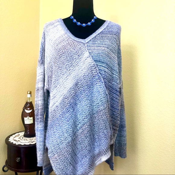 Sweater V-neck Asymmetrical Style - Picture 1 of 6